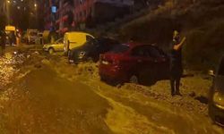 Ankara'da selde çöken yolda 20 araç hasar aldı!