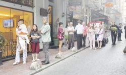 Beyoğlu'nda iş yeri yangını söndürüldü
