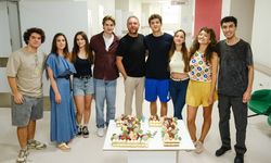 Daha 17 ekibinden 17. bölüm kutlaması: Sette pasta sürprizi