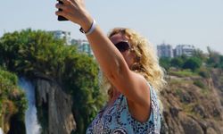 Düden Şelalesi'nde turist yoğunluğu