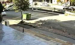Hafif ticari araç, karşı şeride geçip kuryeye çarptı
