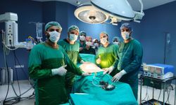 Hastanın mesanesinden 42 parça taş çıkarıldı