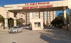 Otomobil ile hafriyat kamyonu çarpıştı