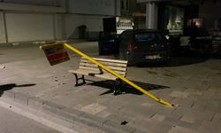 Otomobil kaldırıma çıktı, sürücü yaralandı!