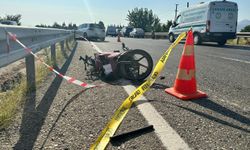 Otomobil motosiklete çarptı