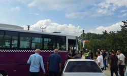 Özel halk otobüsü ile otomobil kafa kafaya çarpıştı