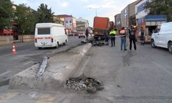 Ümraniye'de minibüsle İBB'ye ait atık kamyonu çarpıştı