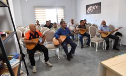 Altındağlı Beylerin Bağlama Keyfi: "Bu Kurs Bizlere Terapi Oldu"