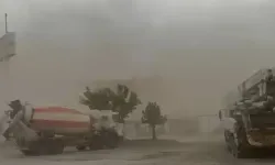 Bingöl'de kuvvetli rüzgar çatıları uçurdu, görüş mesafesi düştü
