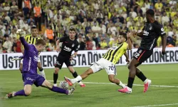 Fenerbahçe derbide Beşiktaş'a 2-1 mağlup oldu
