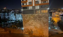 Ankara Mamak'ta istinat duvarı çöken binanın temeli açığa çıktı