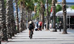 Antalya'da sağanak sonrası güneş açtı, sahiller doldu