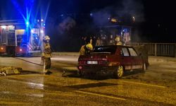 Düzce’de Kavşakta Duran Otomobil Alev Aldı!