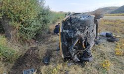 Gölbaşı'nda taksi şarampole devrildi