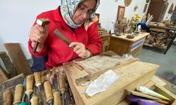 Isparta’da Ahşap Parçaları Sanat Eserine Dönüşüyor: Kadınların Elinde Hayat Buluyor