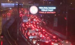 İstanbul'da sağanak sonrası trafik kilitlendi!