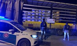 İzmir’de kaçak sigara fabrikasına operasyon: 125 milyon TL’lik ürün ve makine ele geçirildi
