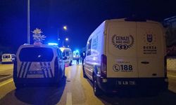 Kaldırıma ve elektrik panosuna çarpan motosikletin sürücüsü öldü