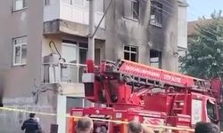 Kocaeli'de hurdacıda çıkan yangın binayı sardı