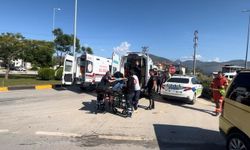 Otomobille minibüsün çarpıştı