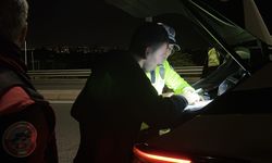 Polisten kaçan ehliyetsiz sürücü polise ağladı