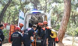 Şelalede gezerken 6 metreden düştü