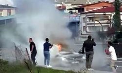 Seyir halindeki otomobil alev alev yandı