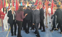 Tören sırasında fenalaşan öğrenciye doktor vekil ve il başkanından müdahale!