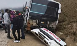 Yolcu midibüsü şarampole düştü