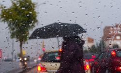 Hafta sonuna yağmur uyarısıyla giriliyor! Meteoroloji 7 bölgeyi uyardı
