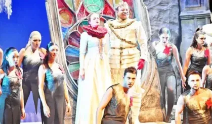 Hamlet, Mor ve Ötesi şarkılarıyla ‘Araf’a yolculuk yaptı