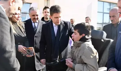 Derik'te, engellilere akülü ve tekerlekli sandalye dağıtıldı
