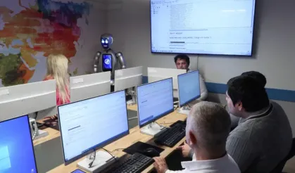 İnsansı robot Maya, ‘Akademisyen’ unvanı aldı