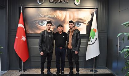 Mamaklı İkizler "O Ses Türkiye"de yarı finale yükseldi!