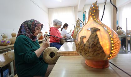 Su kabaklarını süs eşyasına dönüştürüyor