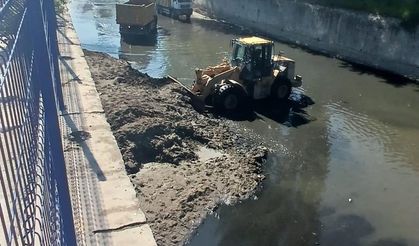ASKİ’den Ankara Çayı’nda Temizlik Çalışması