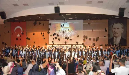 Karaman'da üniversite öğrencileri için mezuniyet töreni düzenlendi