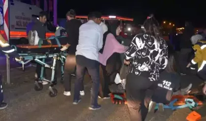 Gümüşhane Kelkit'te feci kaza; 2'si yaya, 11 yaralı