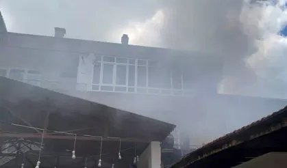 Çorlu'da 3 katlı apartmanda yangın çıktı