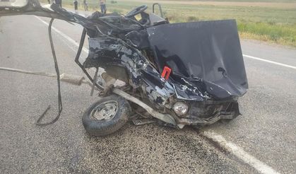 Polatlı-Konya yolunda kaza, otomobil ikiye bölündü!