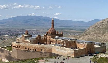 Tarihi Sarayda Bayram Kalabalığı