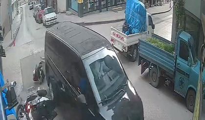 Motosiklet ile minibüs çarpıştı!