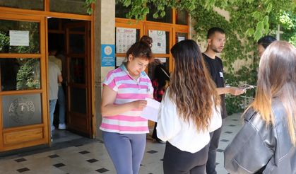 Polis ekipleri sınava geç kalan öğrencileri yetiştirdi