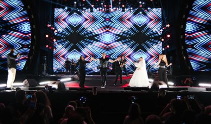 Haluk Levent, yeni evlenenen çifte balayı sözü verdi