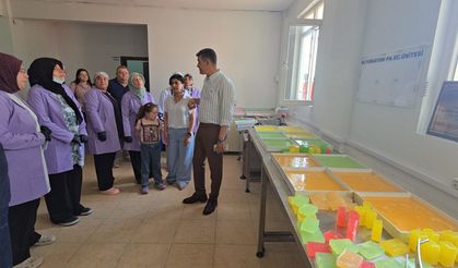 Kadın elinin değdiği su sabuna dönüşüyor!