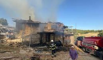 2 katlı evde yangın çıktı