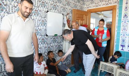 Kur'an kursu öğrencilerine dondurma ikram edildi