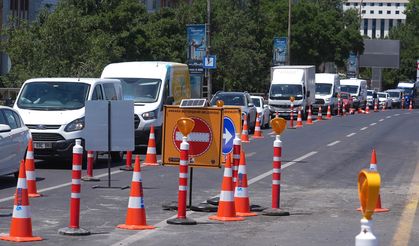 Sıhhiye Köprüsü'ndeki çalışma trafiği felç etti!