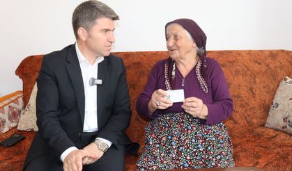 101 yaşında yeni kimliği verildi!