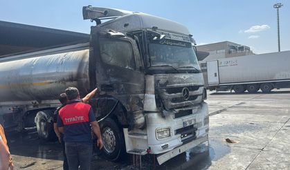 Akaryakıt yüklü tanker, alev alev yandı